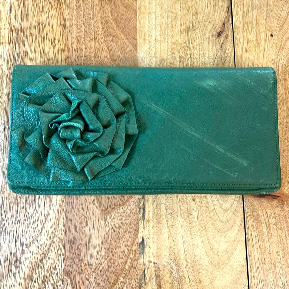 Tarnish Clutch Wallet Green Leather Flower Magnetic. NWOT